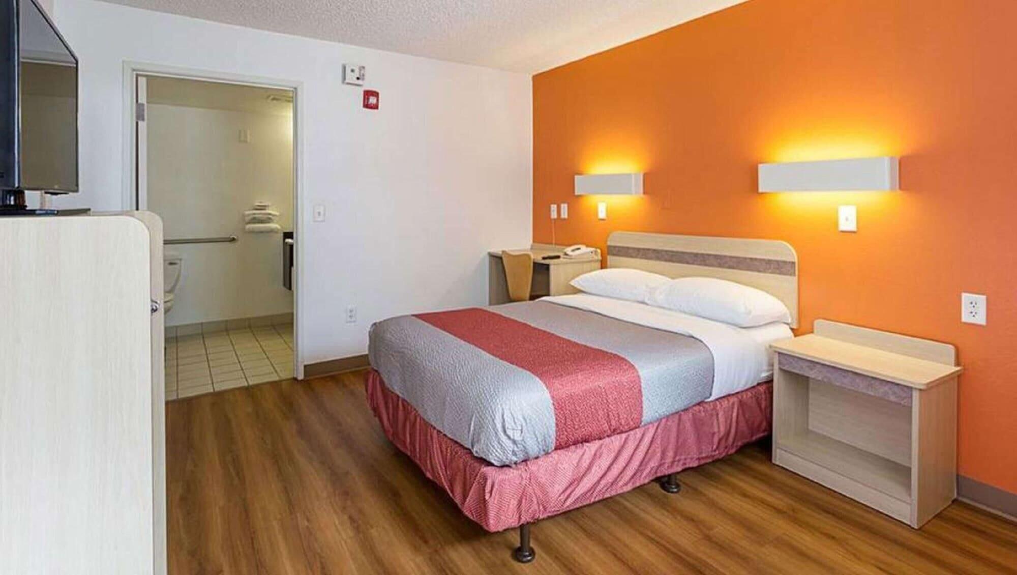 Super 6 Inn & Suites Baton Rouge Bagian luar foto