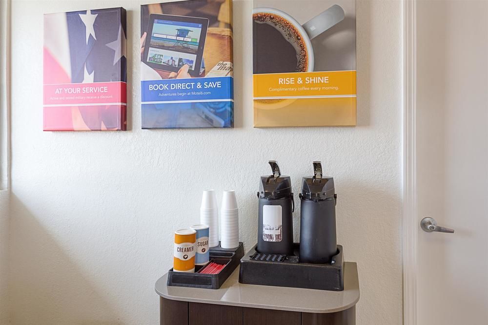 Super 6 Inn & Suites Baton Rouge Bagian luar foto