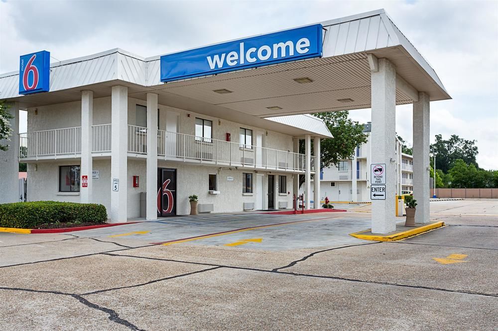 Super 6 Inn & Suites Baton Rouge Bagian luar foto