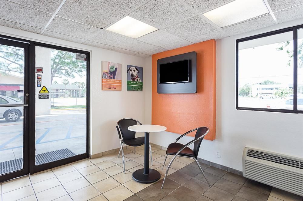 Super 6 Inn & Suites Baton Rouge Bagian luar foto