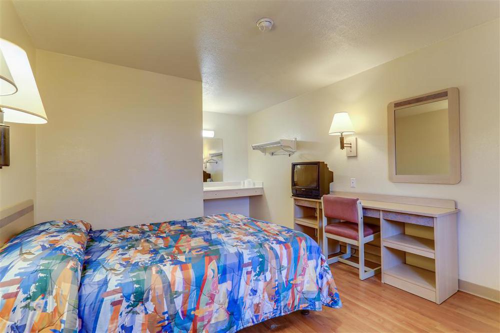Super 6 Inn & Suites Baton Rouge Ruang foto