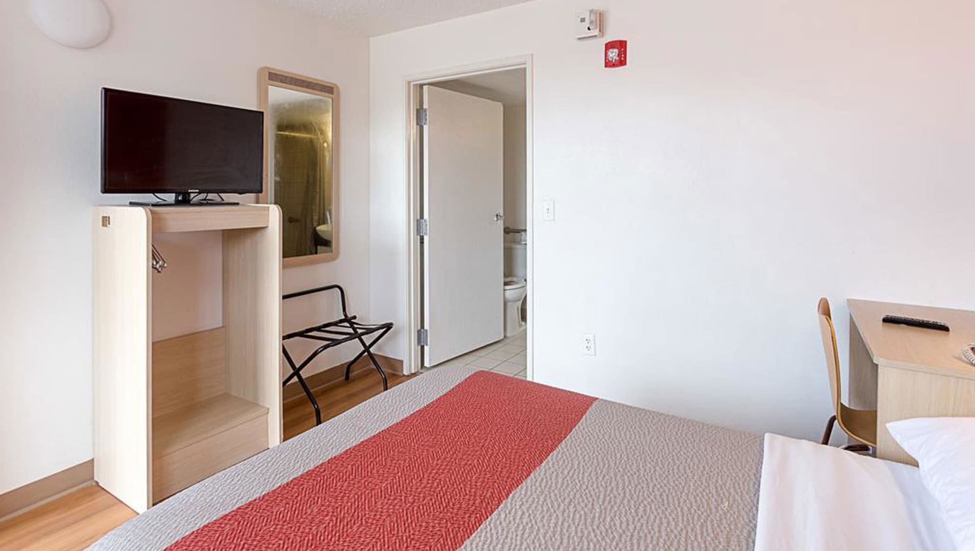 Super 6 Inn & Suites Baton Rouge Bagian luar foto