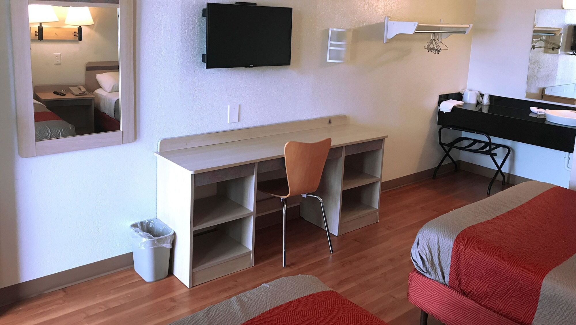 Super 6 Inn & Suites Baton Rouge Bagian luar foto