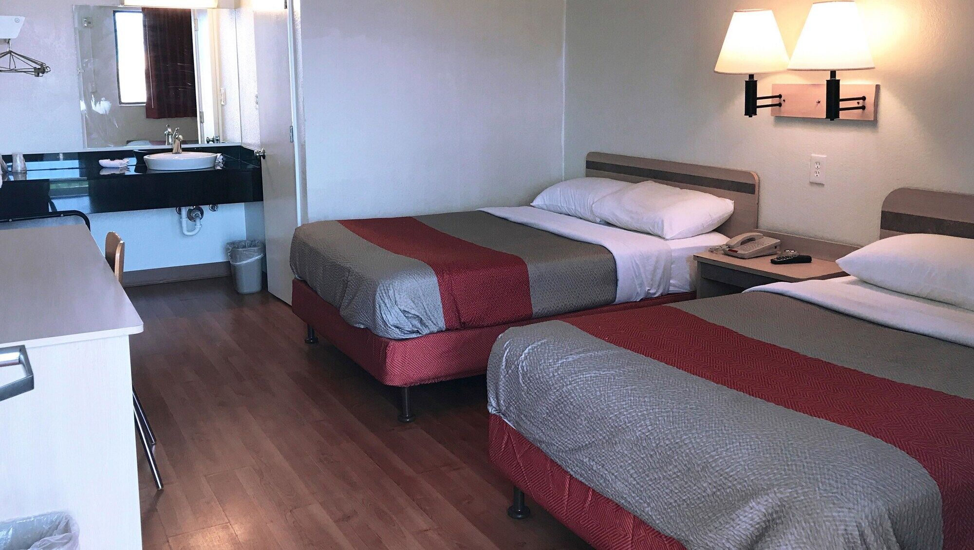 Super 6 Inn & Suites Baton Rouge Bagian luar foto